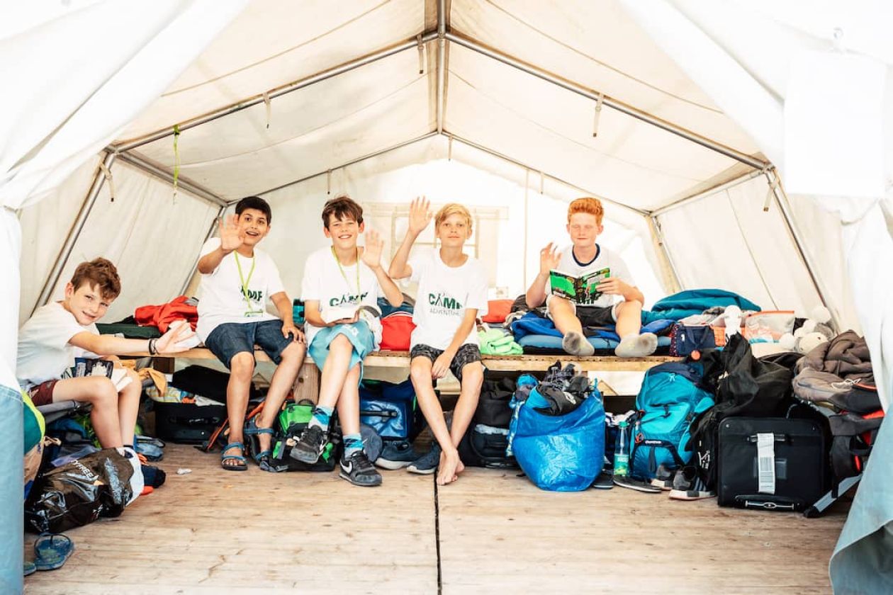 Die gemütlichen Zelte in der Camp Adventure Academy