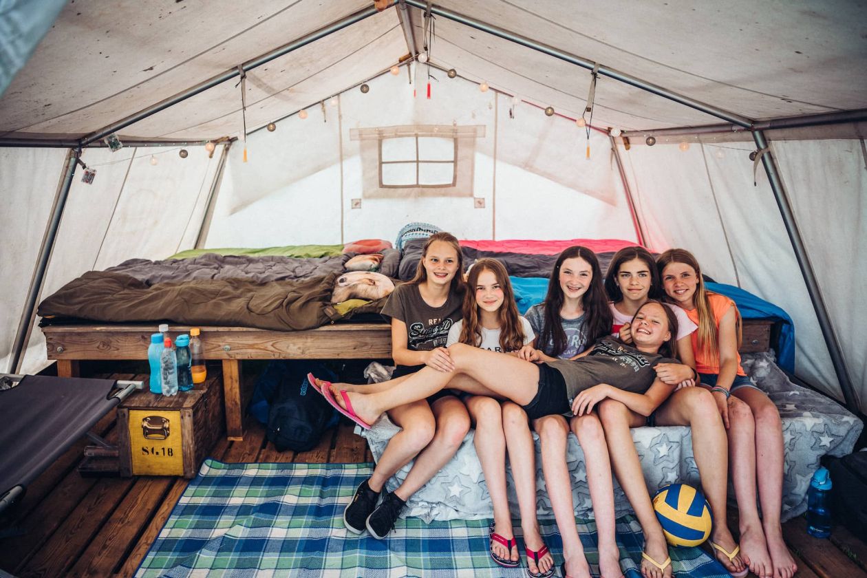 Gemütlich im Zelt übernachten im Abenteuercamp