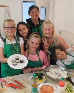 Sushi zubereiten im Girls Camp